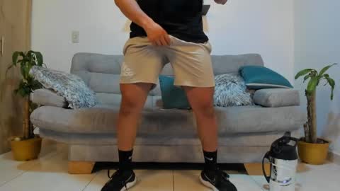 Snapshot of julian_wallace chatting on 01/20/25, 05:27 julian_wallace online show from 01/20/25, 05:27