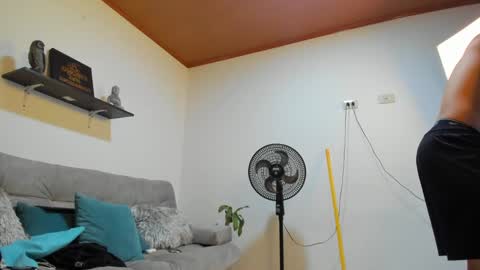 Snapshot of julian_wallace chatting on 01/23/25, 02:17 julian_wallace online show from 01/23/25, 02:17