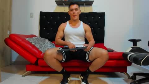 Snapshot of julian_wallace chatting on 02/21/25, 04:37 julian_wallace online show from 02/21/25, 04:37