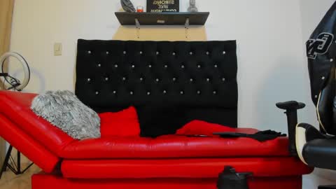 Snapshot of julian_wallace chatting on 02/24/25, 03:09 julian_wallace online show from 02/24/25, 03:09