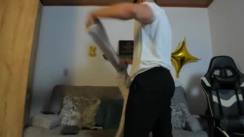 Snapshot of julian_wallace chatting on 09/13/25, 07:57 julian_wallace online show from 09/13/25, 07:57