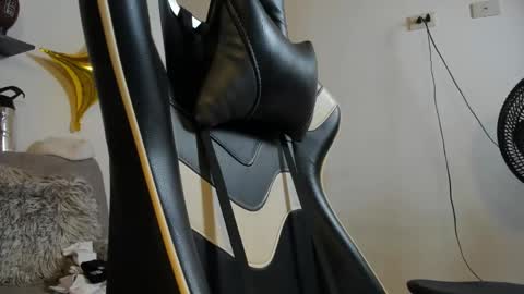 Snapshot of julian_wallace chatting on 09/17/25, 03:03 julian_wallace online show from 09/17/25, 03:03