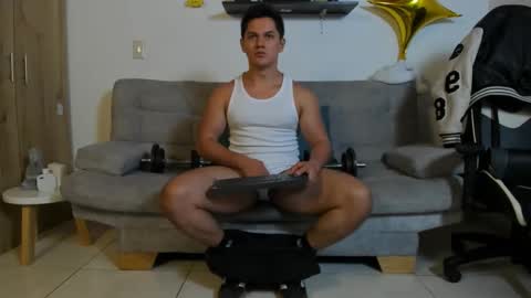 Snapshot of julian_wallace chatting on 09/30/25, 12:15 julian_wallace online show from 09/30/25, 12:15