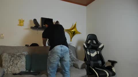 Snapshot of julian_wallace chatting on 12/03/25, 05:33 julian_wallace online show from 12/03/25, 05:33