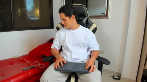 julian_wallace online show from 02/06/26, 08:12