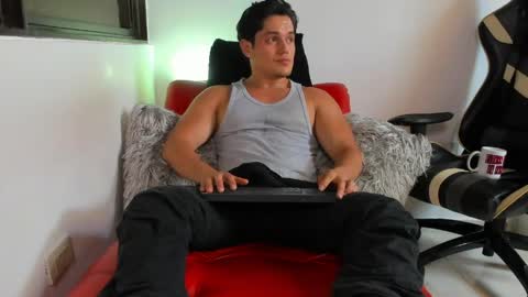 julian_wallace online show from 04/15/26, 07:58