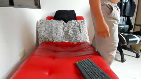 julian_wallace online show from 04/23/26, 04:09