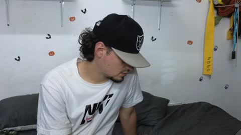 Snapshot of julian_whitee654 chatting on 12/10/24, 06:28 julian_whitee654 online show from 12/10/24, 06:28