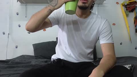 Snapshot of julian_whitee654 chatting on 12/18/24, 01:12 julian_whitee654 online show from 12/18/24, 01:12