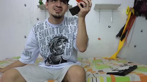 Snapshot of julian_whitee654 chatting on 01/10/25, 02:34 julian_whitee654 online show from 01/10/25, 02:34