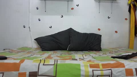 Snapshot of julian_whitee654 chatting on 01/24/25, 12:20 julian_whitee654 online show from 01/24/25, 12:20