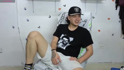 Snapshot of julian_whitee654 chatting on 02/02/25, 08:35 julian_whitee654 online show from 02/02/25, 08:35