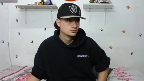 Snapshot of julian_whitee654 chatting on 02/07/25, 11:45 julian_whitee654 online show from 02/07/25, 11:45