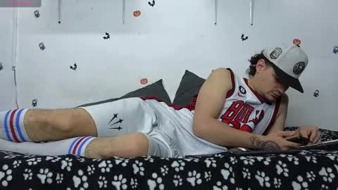 Snapshot of julian_whitee654 chatting on 02/12/25, 12:12 julian_whitee654 online show from 02/12/25, 12:12