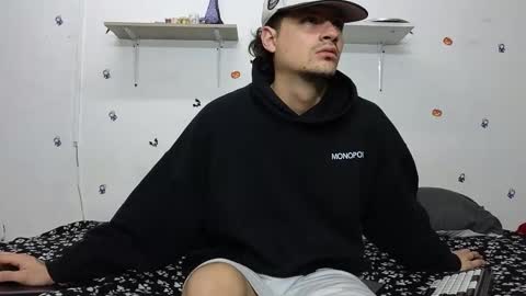 Snapshot of julian_whitee654 chatting on 02/13/25, 03:24 julian_whitee654 online show from 02/13/25, 03:24