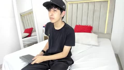 Julian online show from 01/07/26, 07:05