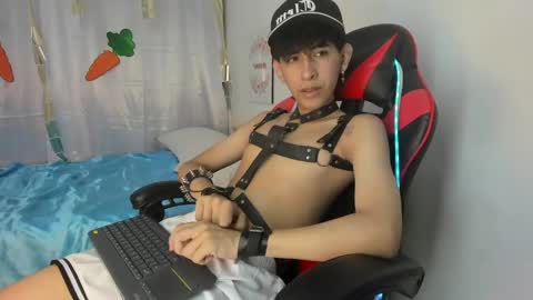 Julian online show from 04/17/26, 07:39