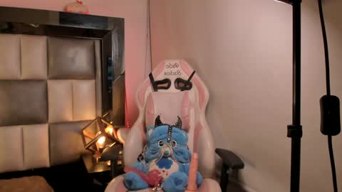 juliana_js_ online show from 02/07/25, 12:09