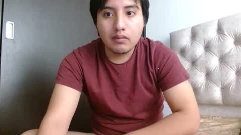 Snapshot of julianalvarez95 chatting on 05/17/26, 09:00 Julian online show from 05/17/26, 09:00
