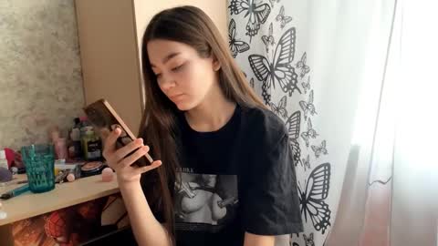 Snapshot of julianeaukamp chatting on 02/25/26, 01:48 Viola online show from 02/25/26, 01:48