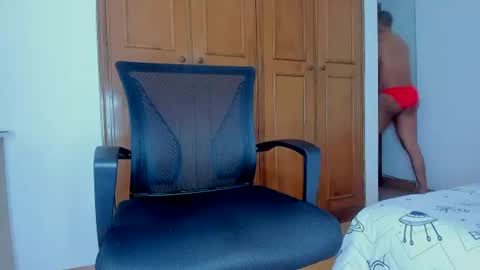Snapshot of julianmastercash chatting on 06/19/26, 02:21 julianmastercash online show from 06/19/26, 02:21
