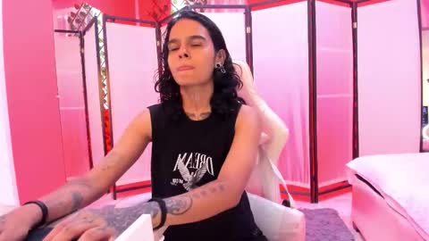 julianne_7 online show from 02/02/26, 08:51