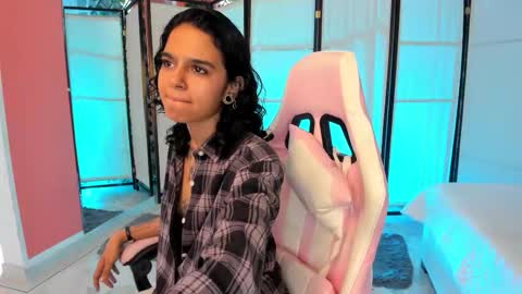 julianne_7 online show from 02/03/26, 09:31