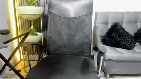 Julian online show from 12/04/25, 11:24