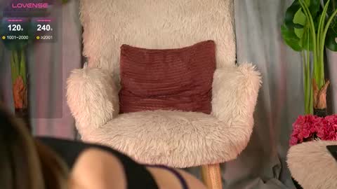 Julie online show from 09/11/25, 05:29