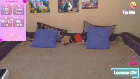 Snapshot of juliasane_ chatting on 05/25/26, 09:37 Jul online show from 05/25/26, 09:37