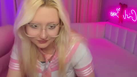 JuliaSharkk online show from 10/10/25, 07:46