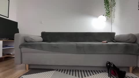 Snapshot of juliashka chatting on 10/18/25, 01:08 Julia online show from 10/18/25, 01:08