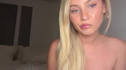 Snapshot of juliaxjackson chatting on 11/05/25, 01:38 Julia Jackson online show from 11/05/25, 01:38