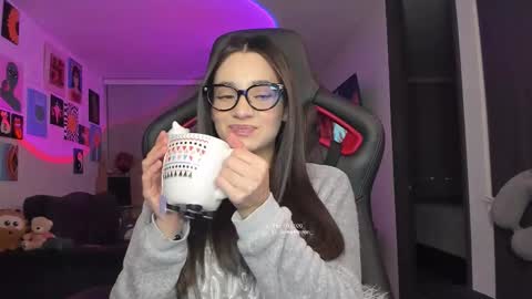 Jeimy Help me to reach 100 thumbs up online show from 02/11/26, 01:10