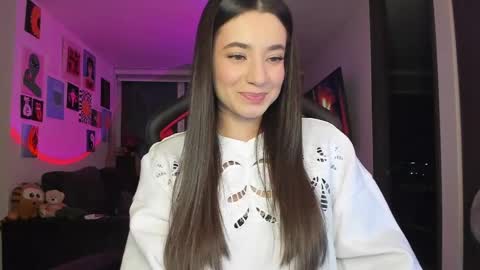 Snapshot of julidavila chatting on 04/25/26, 12:57 Jeimy Help me to reach 100 thumbs up online show from 04/25/26, 12:57