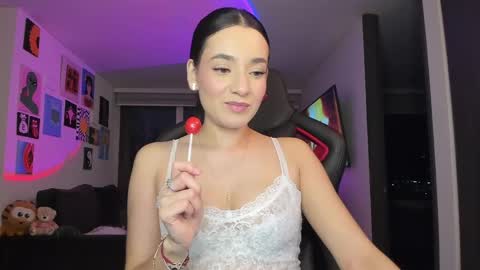 Snapshot of julidavila chatting on 06/04/26, 12:05 Jeimy Help me to reach 100 thumbs up online show from 06/04/26, 12:05