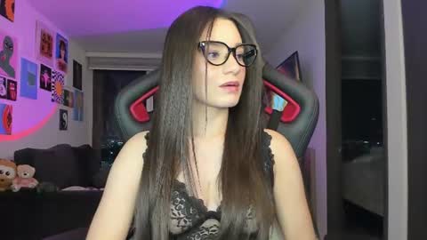 Snapshot of julidavila chatting on 06/11/26, 12:08 Jeimy Help me to reach 100 thumbs up online show from 06/11/26, 12:08