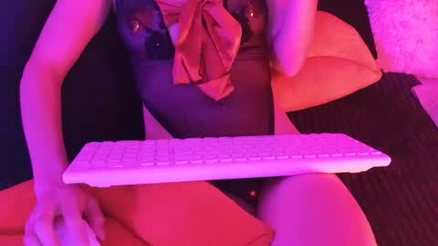 Snapshot of julie13tuyo chatting on 12/04/25, 10:51 Julie-Game online show from 12/04/25, 10:51