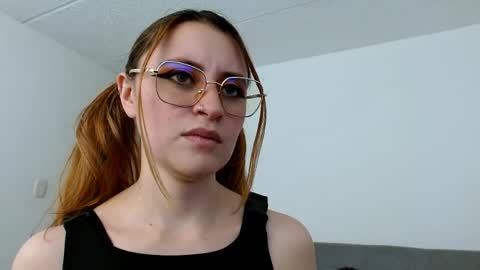 Snapshot of julie_autmn_ chatting on 03/31/26, 05:24 yules online show from 03/31/26, 05:24