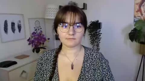 Snapshot of julie_extasy chatting on 09/19/25, 12:28 Julie online show from 09/19/25, 12:28