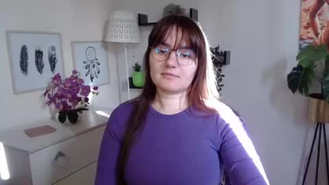 Snapshot of julie_extasy chatting on 10/10/25, 12:37 Julie online show from 10/10/25, 12:37
