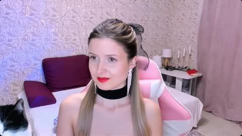 Snapshot of julie_flores chatting on 12/07/24, 04:03 Julie online show from 12/07/24, 04:03