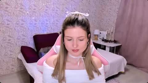 Snapshot of julie_flores chatting on 01/27/25, 04:11 Julie online show from 01/27/25, 04:11