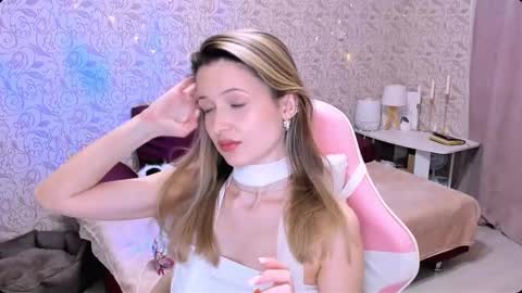 Snapshot of julie_flores chatting on 03/02/25, 06:51 Julie online show from 03/02/25, 06:51