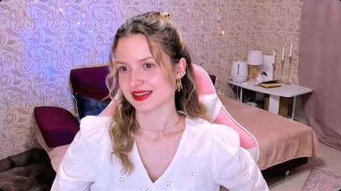 Snapshot of julie_flores chatting on 03/08/25, 06:47 Julie online show from 03/08/25, 06:47