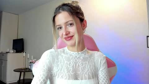 Snapshot of julie_flores chatting on 10/03/25, 04:04 Julie online show from 10/03/25, 04:04