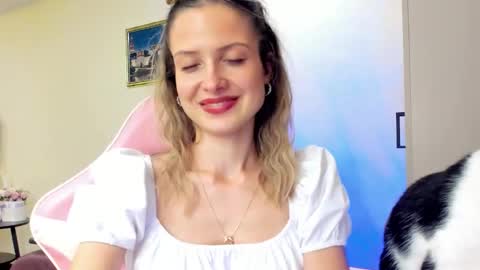 Snapshot of julie_flores chatting on 10/10/25, 05:01 Julie online show from 10/10/25, 05:01