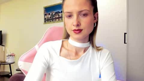 Snapshot of julie_flores chatting on 10/15/25, 03:56 Julie online show from 10/15/25, 03:56