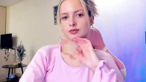 Snapshot of julie_flores chatting on 11/04/25, 02:16 Julie online show from 11/04/25, 02:16