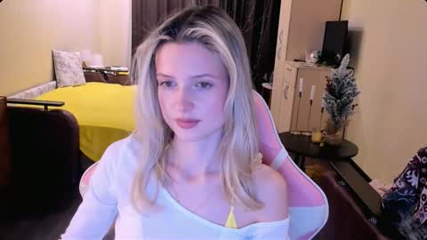 Snapshot of julie_flores chatting on 11/19/25, 02:06 Julie online show from 11/19/25, 02:06